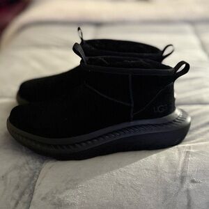 UGG V2 ULTRA MINI PLATFORM BOOTS -BLACK SUEDE -MEN’S US 8 -NEW